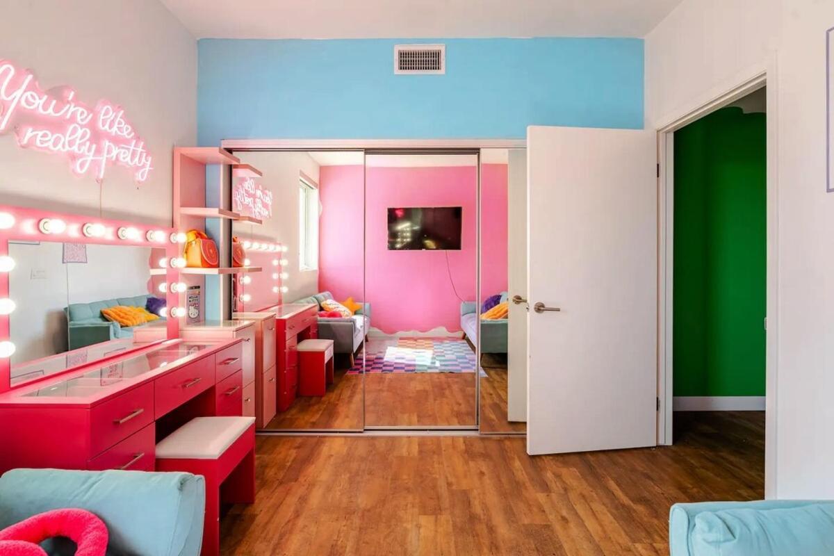 Colorful Penthouse Near Dtla Los Angeles