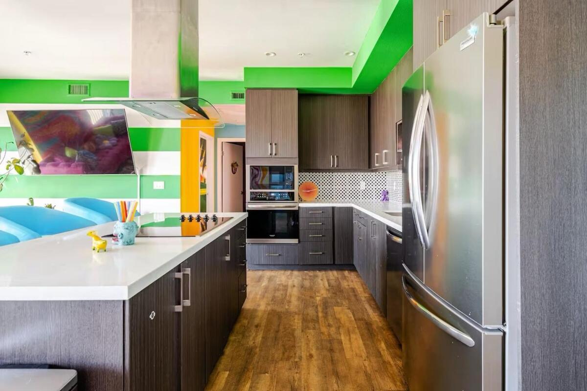 Colorful Penthouse Near Dtla *