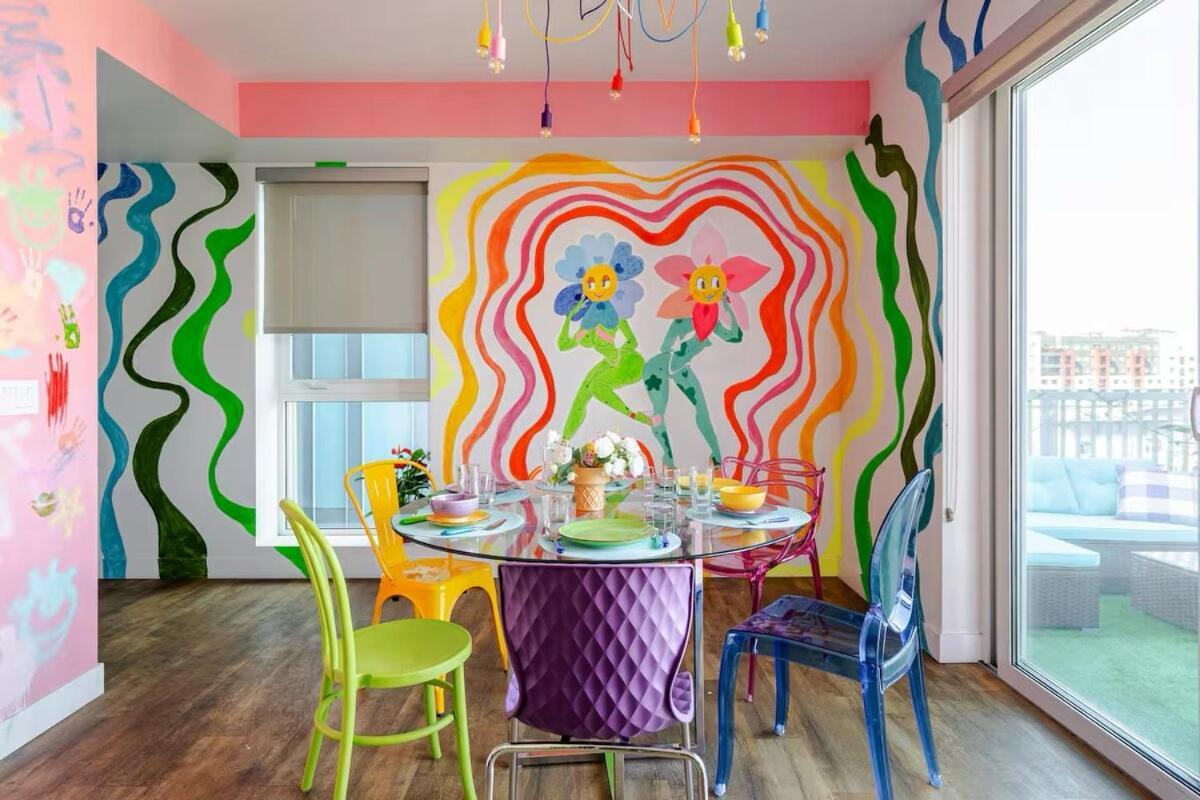Colorful Penthouse Near Dtla Apartment *