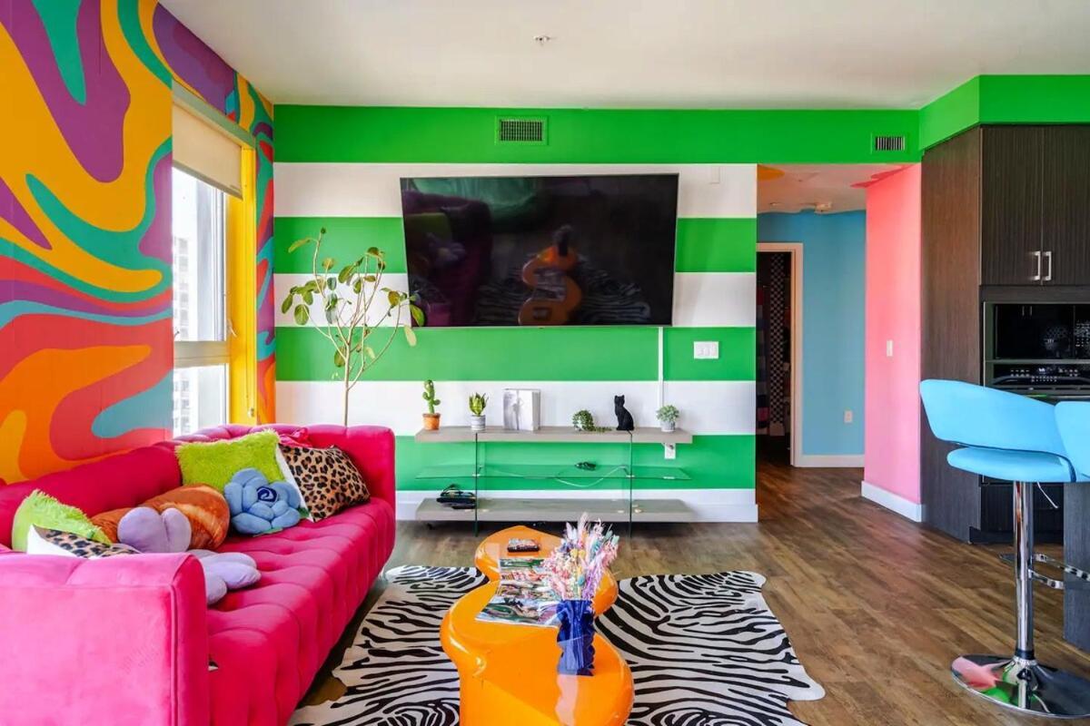 Colorful Penthouse Near Dtla Apartment Los Angeles