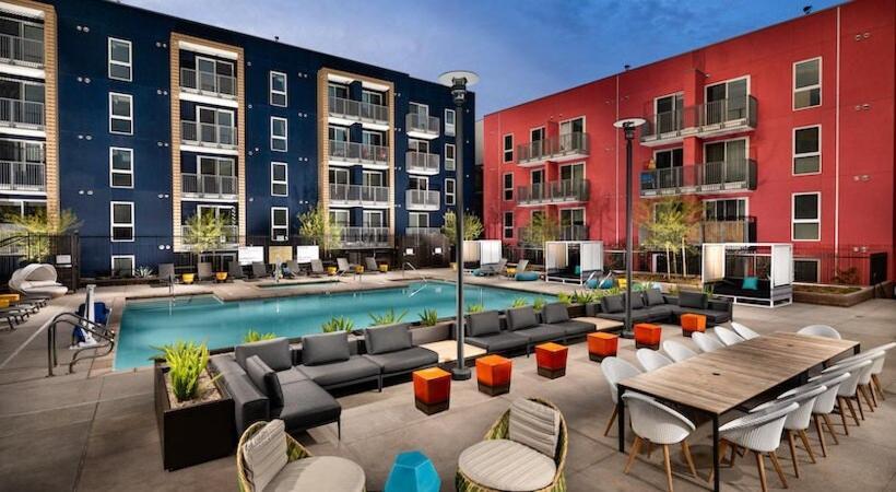 Colorful Penthouse Near Dtla Los Angeles