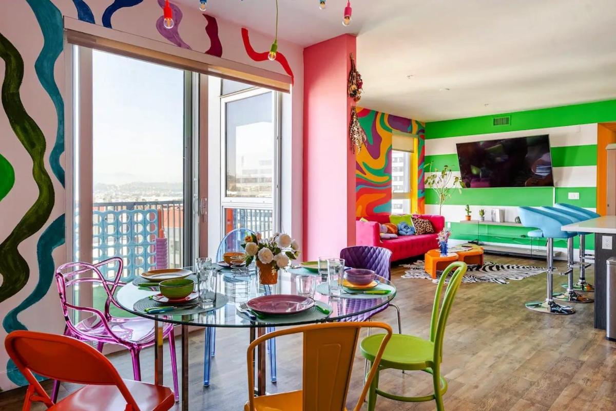 Colorful Penthouse Near Dtla Apartment