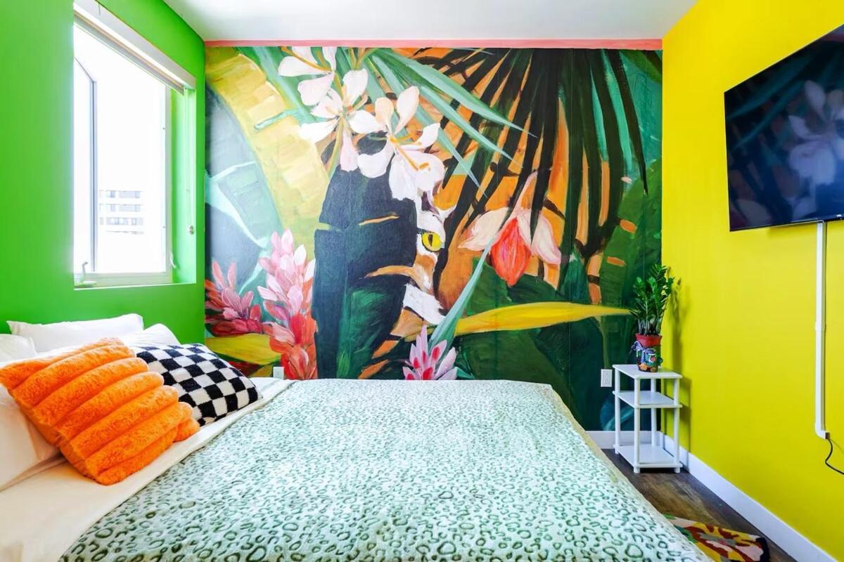 Colorful Penthouse Near Dtla
