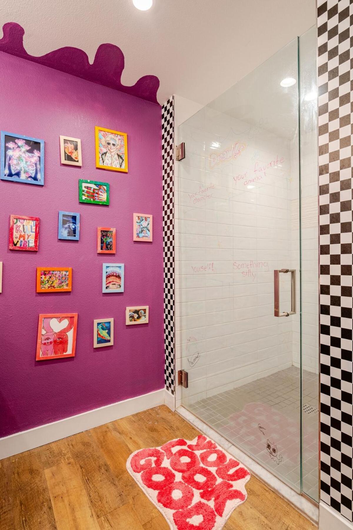 Colorful Penthouse Near Dtla Apartment